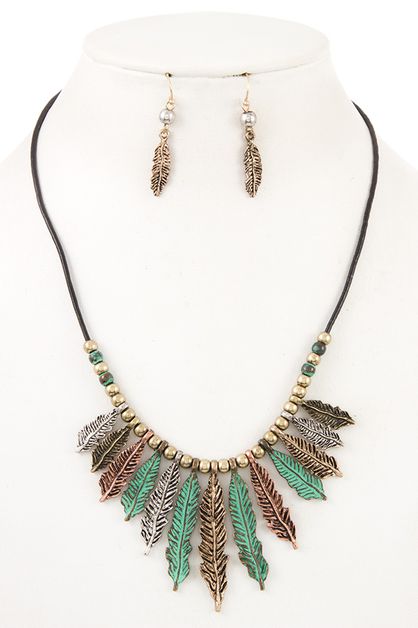 ANDREA BIJOUX, LEAF FRINGE BIB PENDANT CORD NECKLAC, A19-057-126208