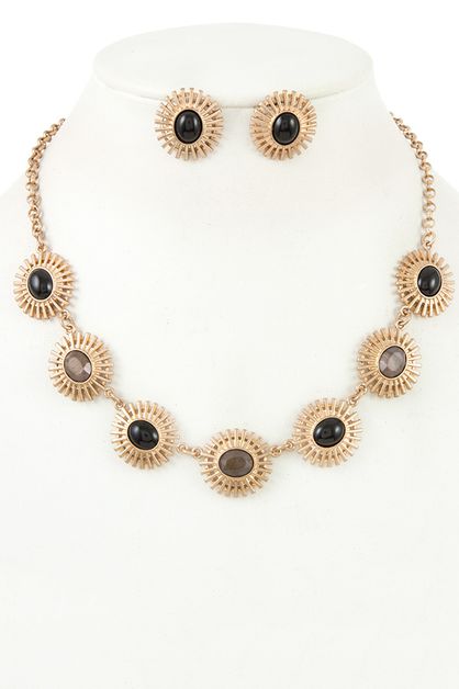 ANDREA BIJOUX, GEM STONE SPIKE FRAMED ORNATE NECKLA, A19-071-112156